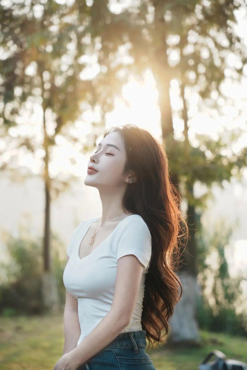 户外女生应该学会的11姿势拍写真-图片3